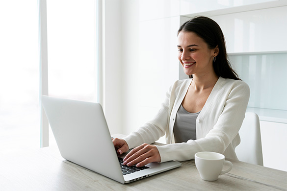 mujer-computado-retocada-webp-